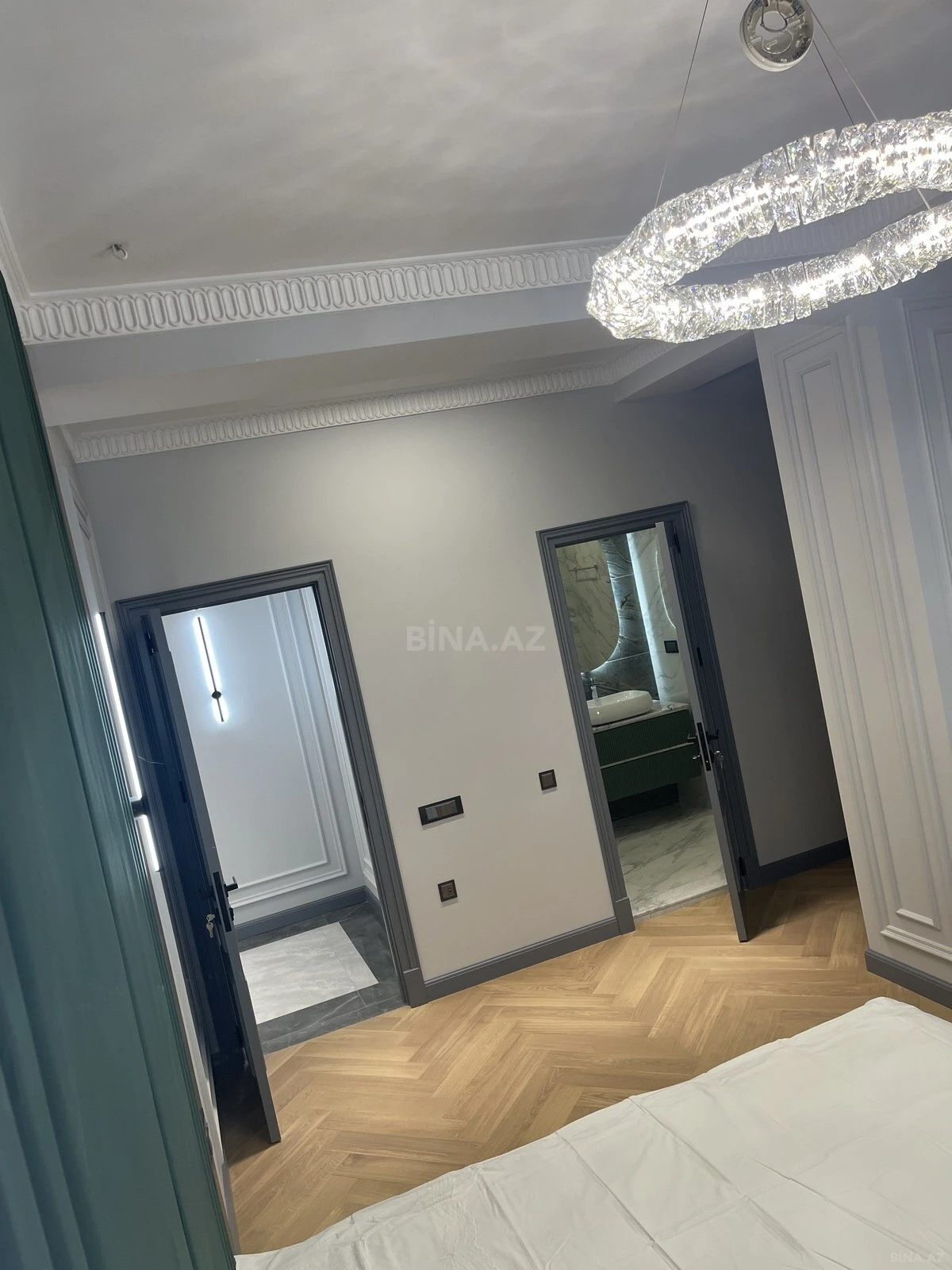 Satılır 2 otaqlı mənzil 101 m²