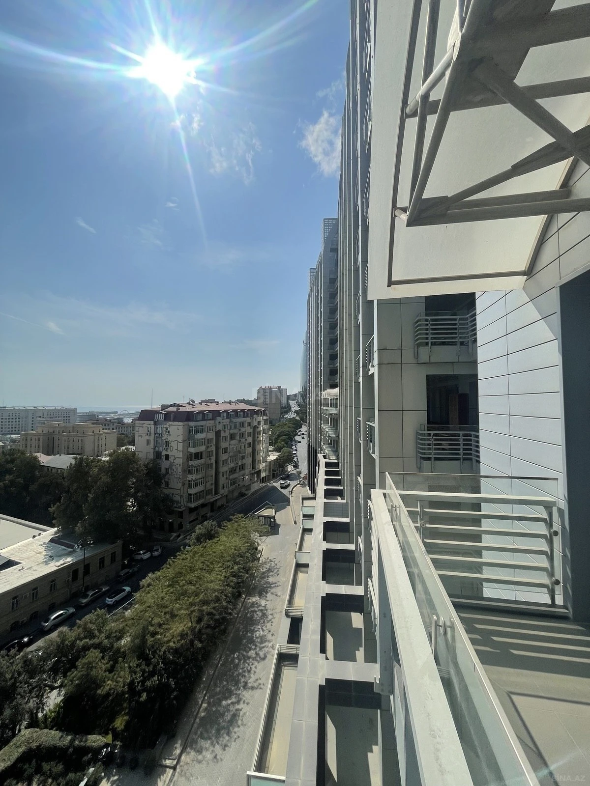 Satılır 2 otaqlı mənzil 101 m²