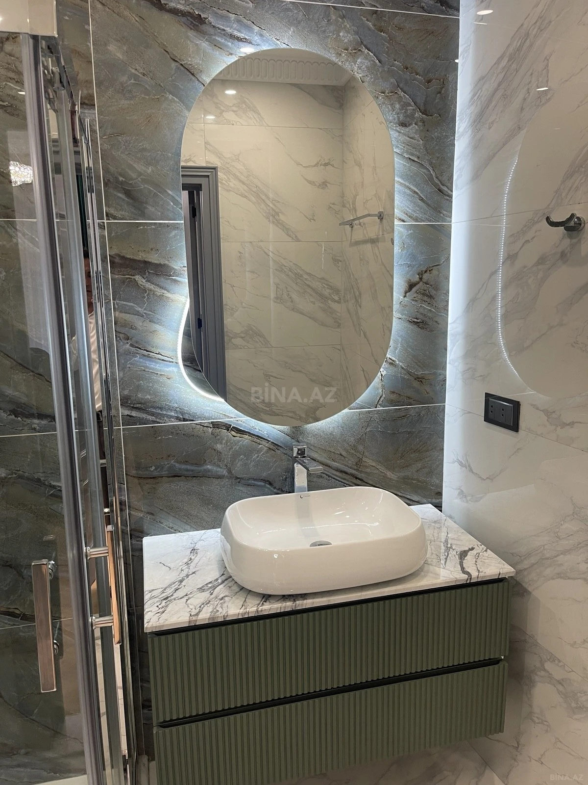 Satılır 2 otaqlı mənzil 101 m²