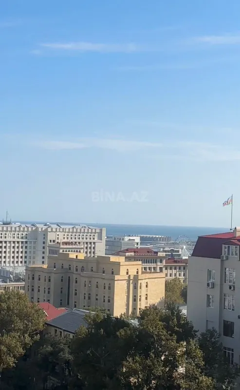 Satılır 2 otaqlı mənzil 101 m²