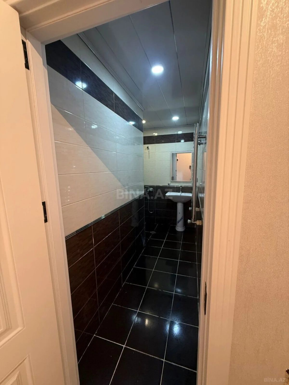 Satılır 2 otaqlı mənzil 73 m²
