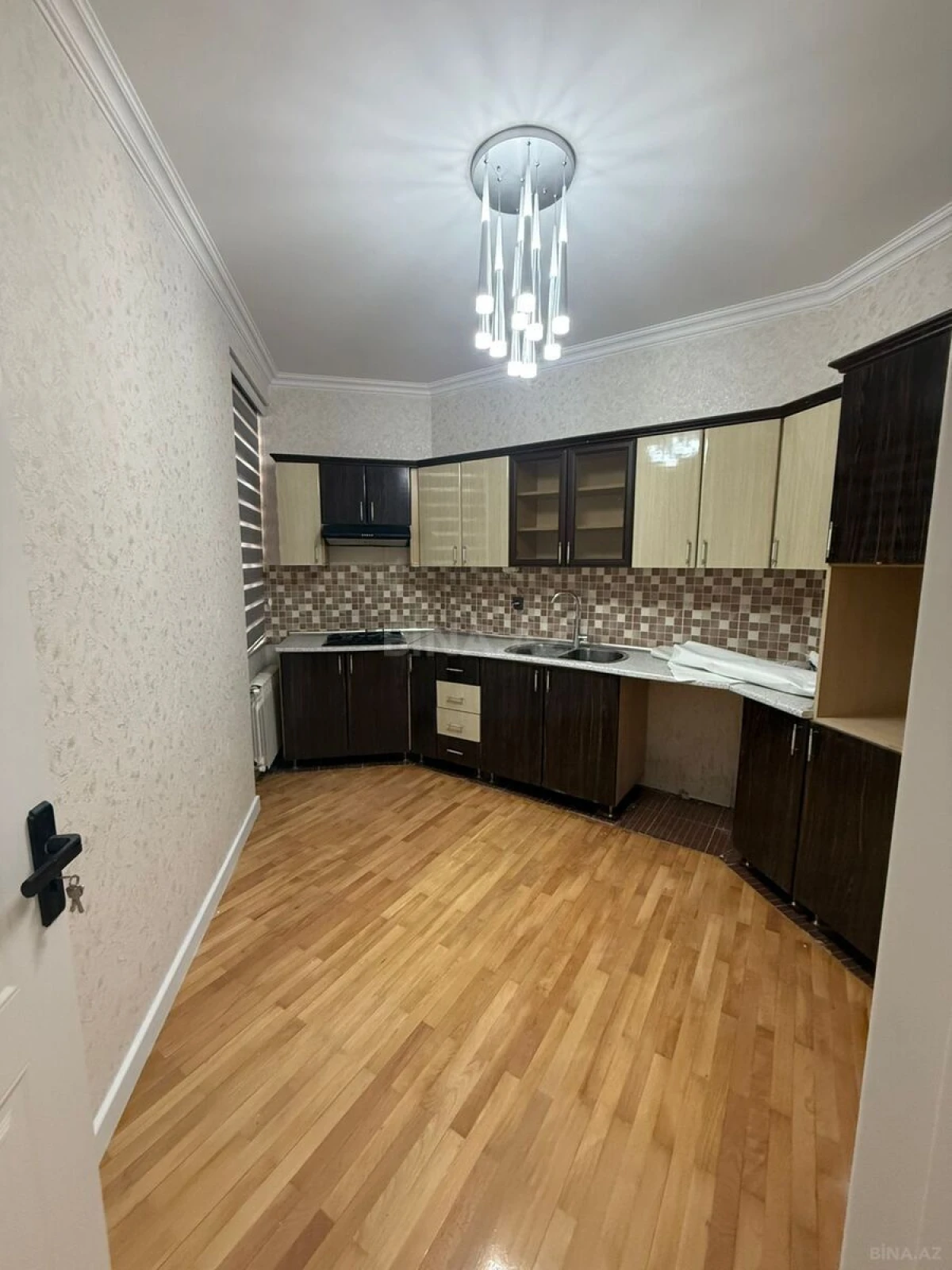 Satılır 2 otaqlı mənzil 73 m²