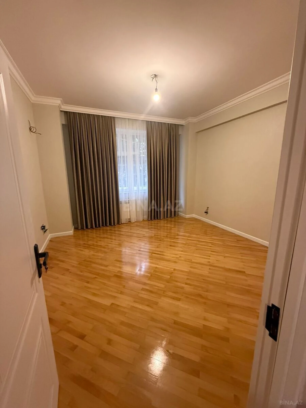 Satılır 2 otaqlı mənzil 73 m²