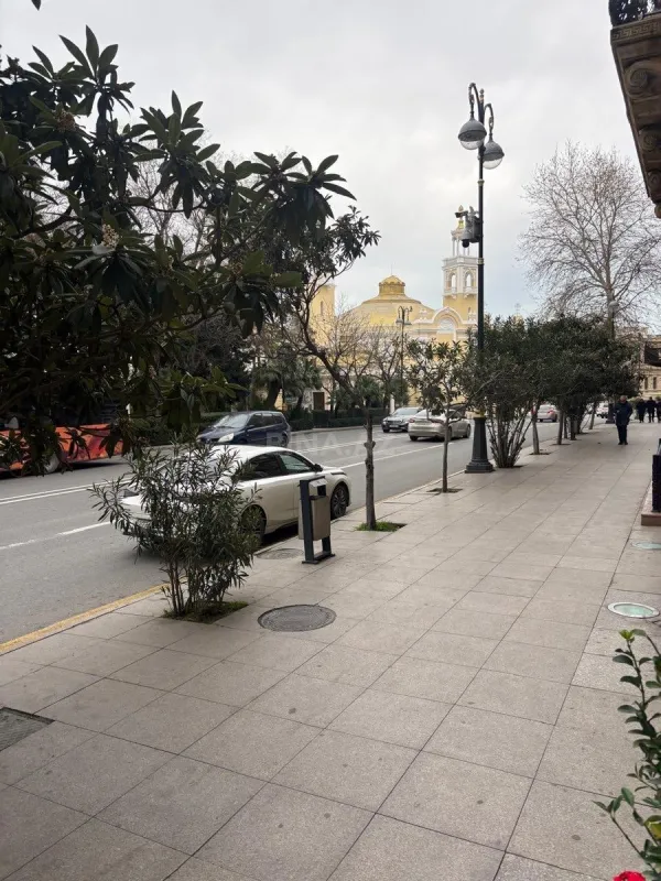 Kirayə verilir obyekt 361 m²