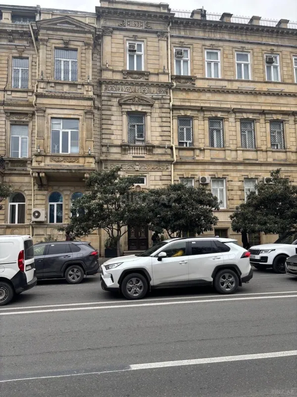 Kirayə verilir obyekt 361 m²