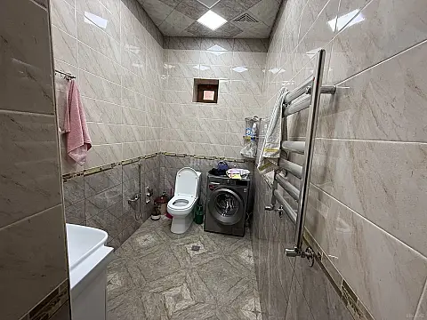 Satılır 4 otaqlı həyət evi 200 m²