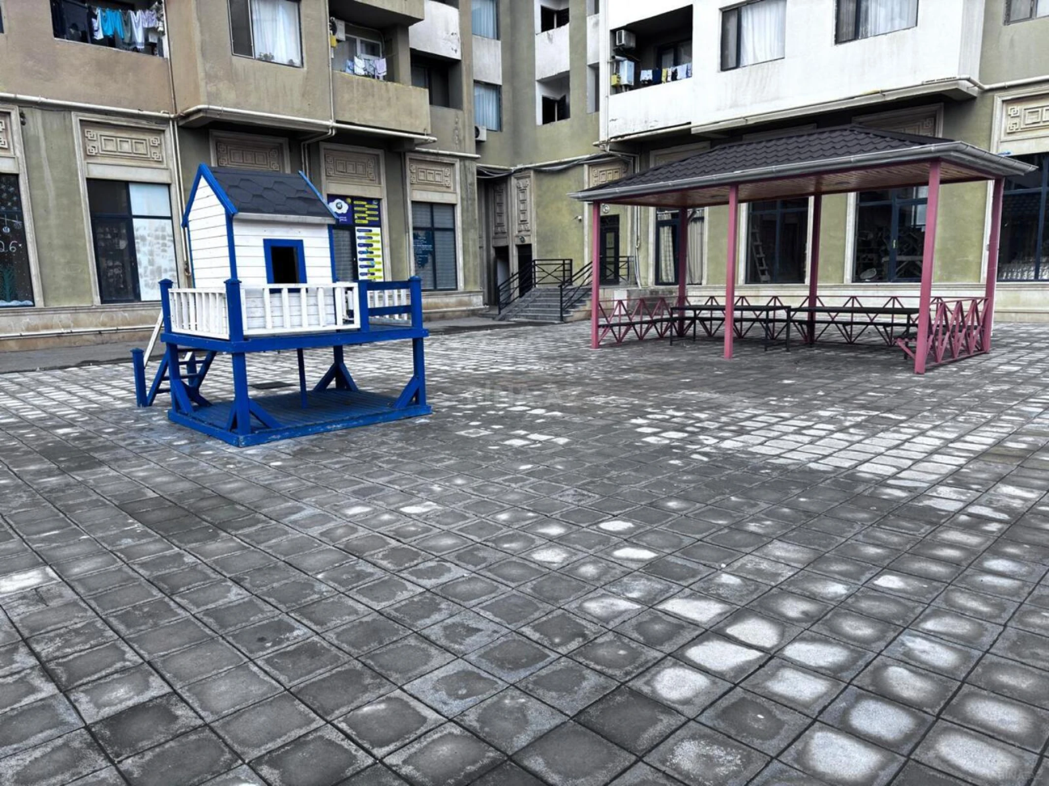 Satılır 2 otaqlı mənzil 80 m²
