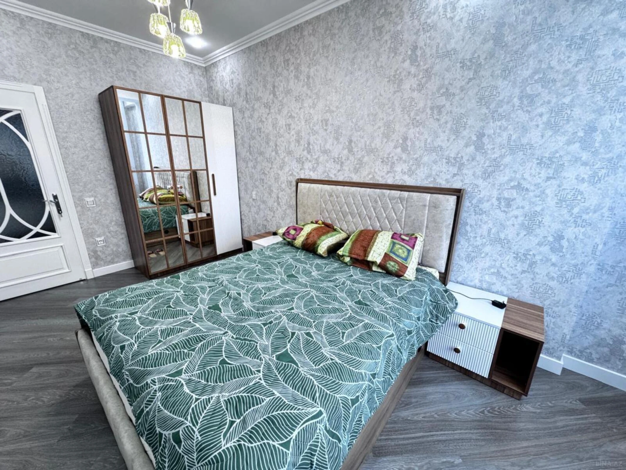 Satılır 2 otaqlı mənzil 80 m²