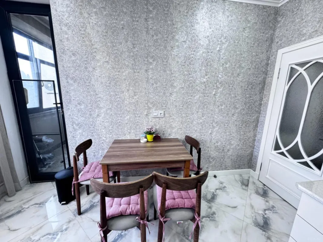 Satılır 2 otaqlı mənzil 80 m²