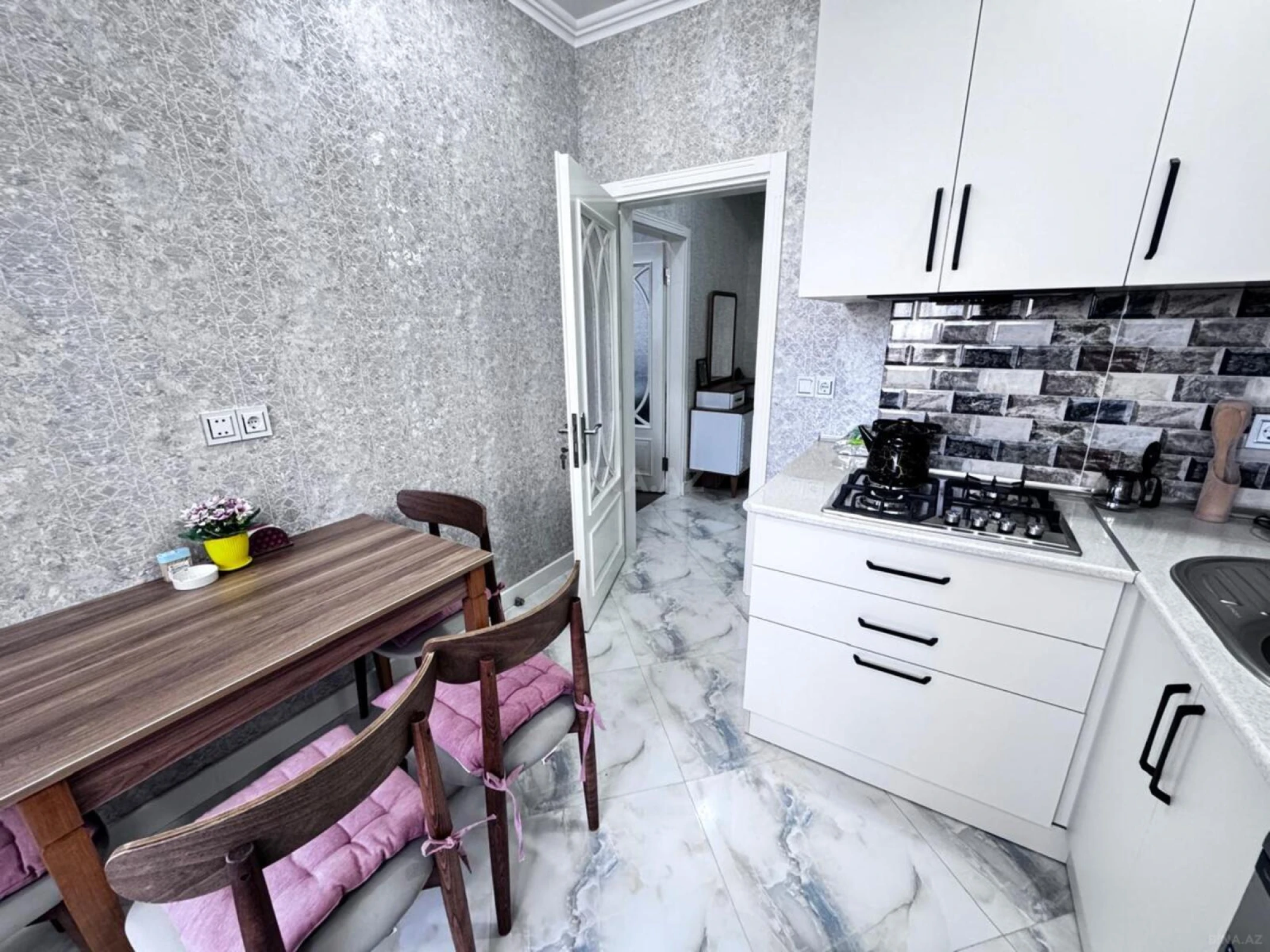 Satılır 2 otaqlı mənzil 80 m²