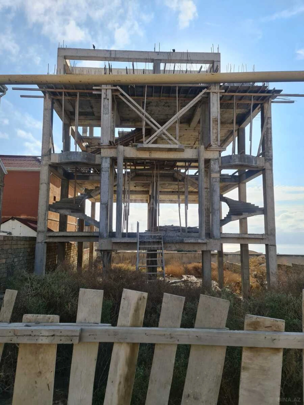 Satılır 8 otaqlı həyət evi 600 m²