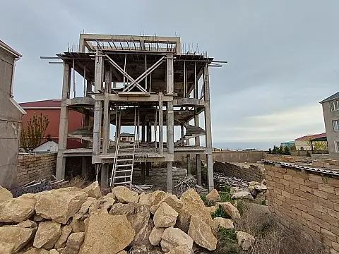 Satılır 8 otaqlı həyət evi 600 m²