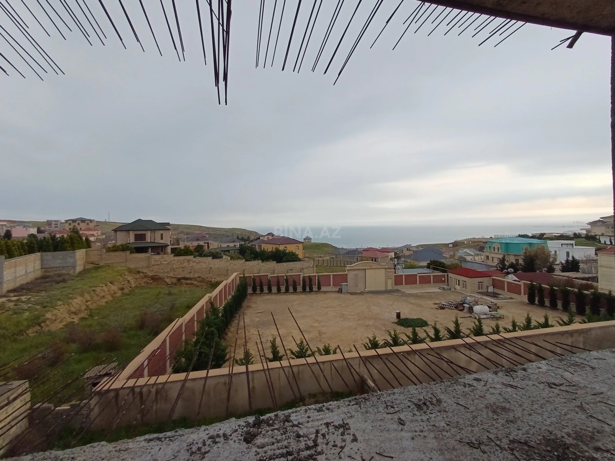 Satılır 8 otaqlı həyət evi 600 m²