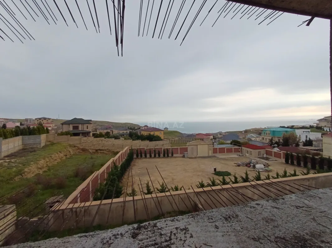 Satılır 8 otaqlı həyət evi 600 m²