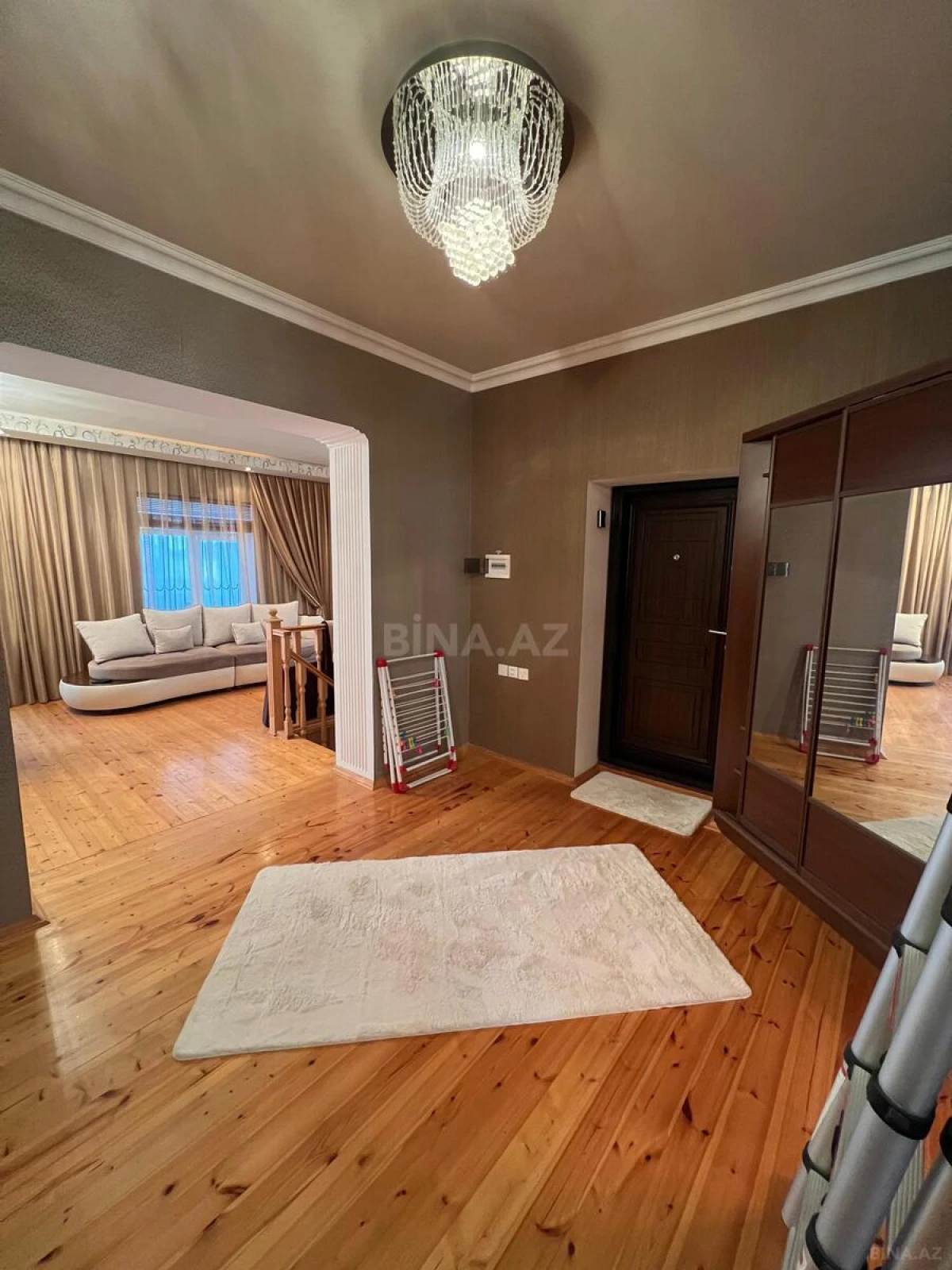 Satılır 5 otaqlı həyət evi 170 m²