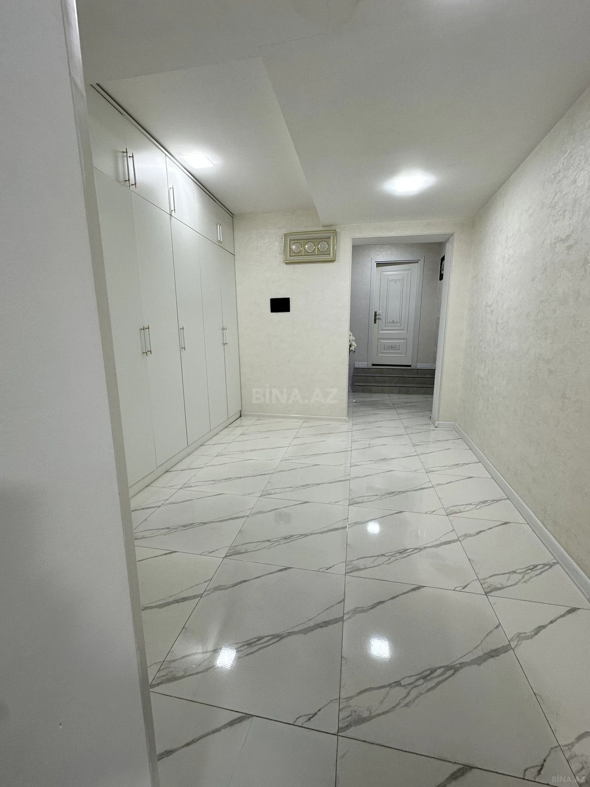Satılır 3 otaqlı mənzil 145 m²