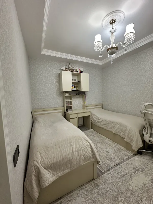 Satılır 3 otaqlı mənzil 145 m²