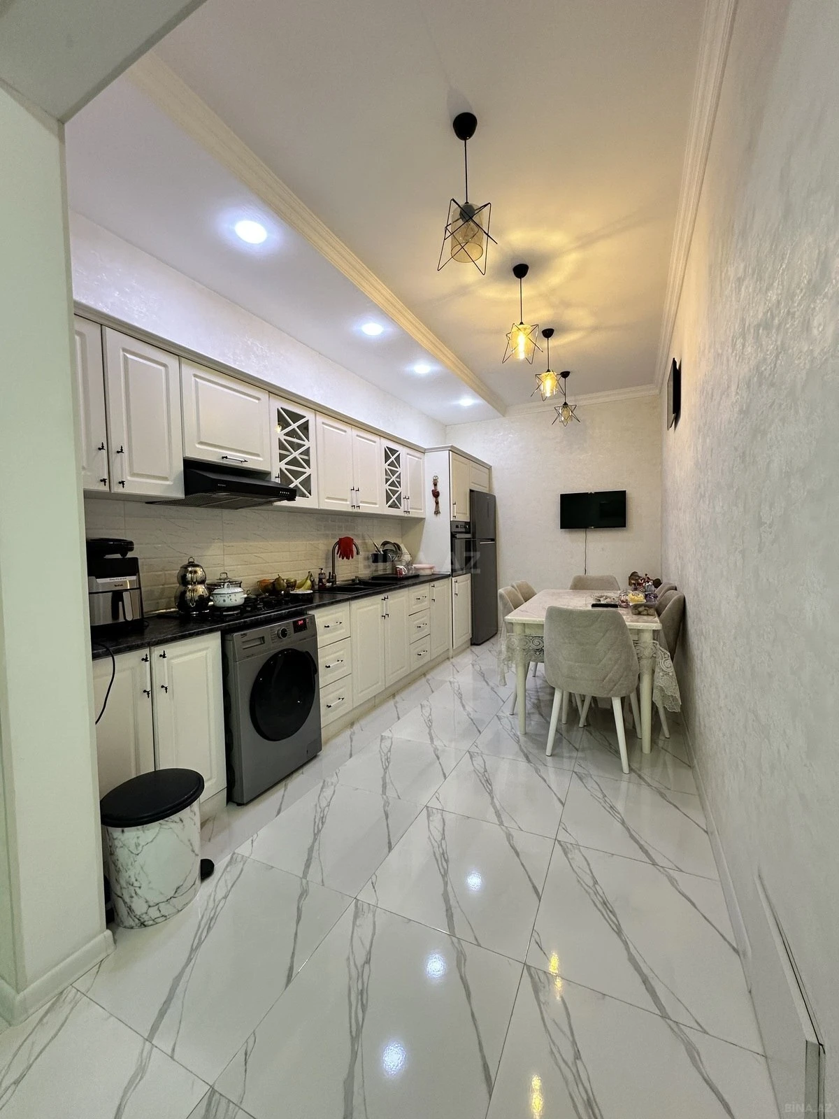 Satılır 3 otaqlı mənzil 145 m²