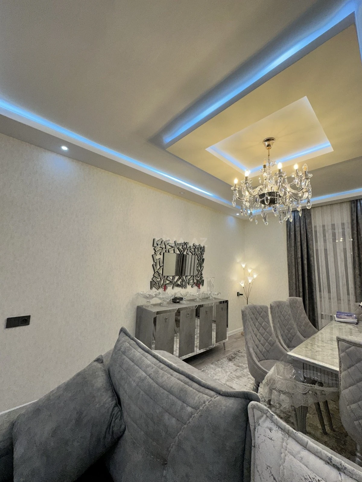 Satılır 3 otaqlı mənzil 145 m²