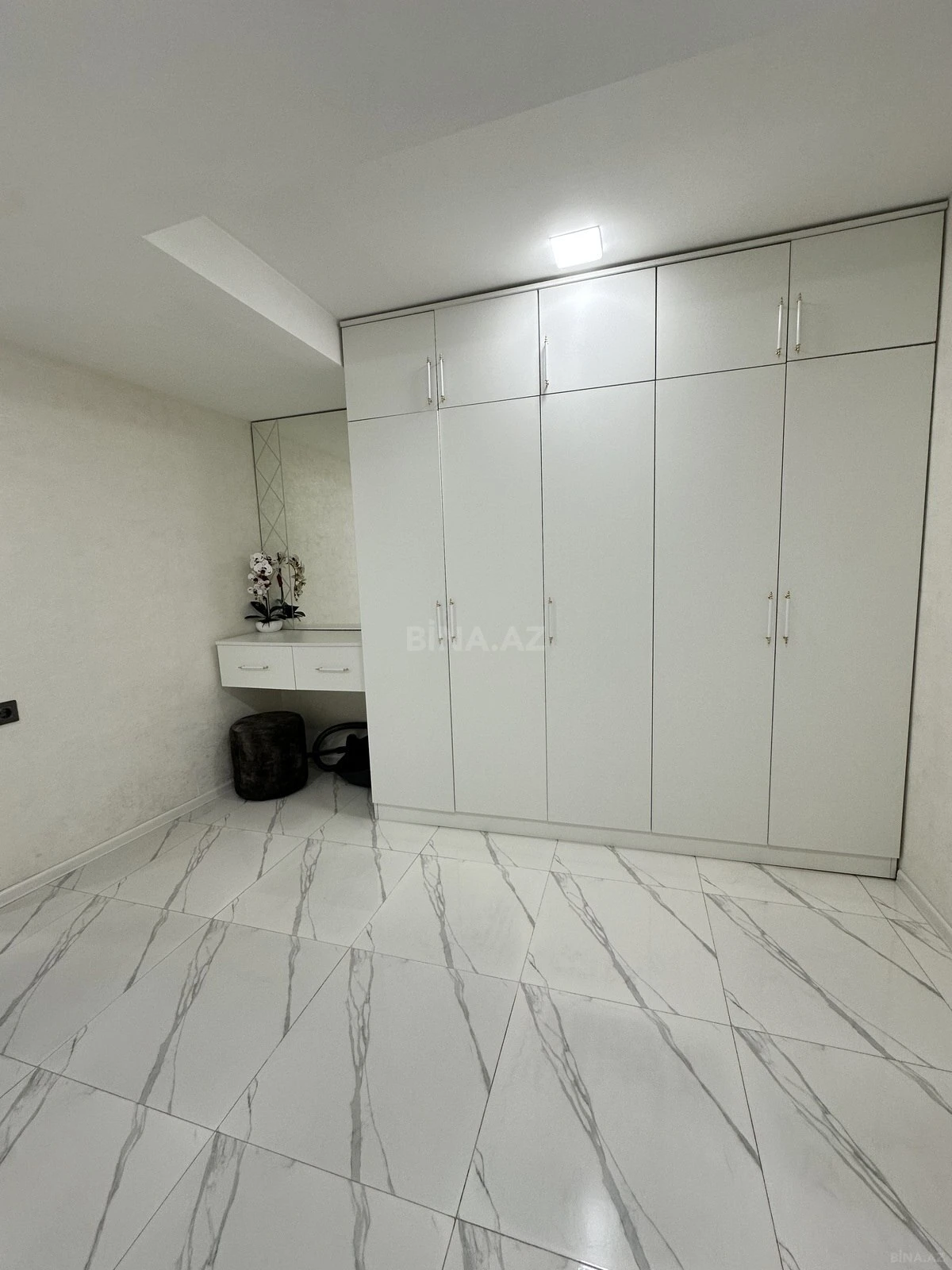 Satılır 3 otaqlı mənzil 145 m²