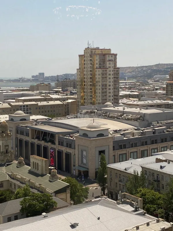 Satılır 3 otaqlı mənzil 131 m²