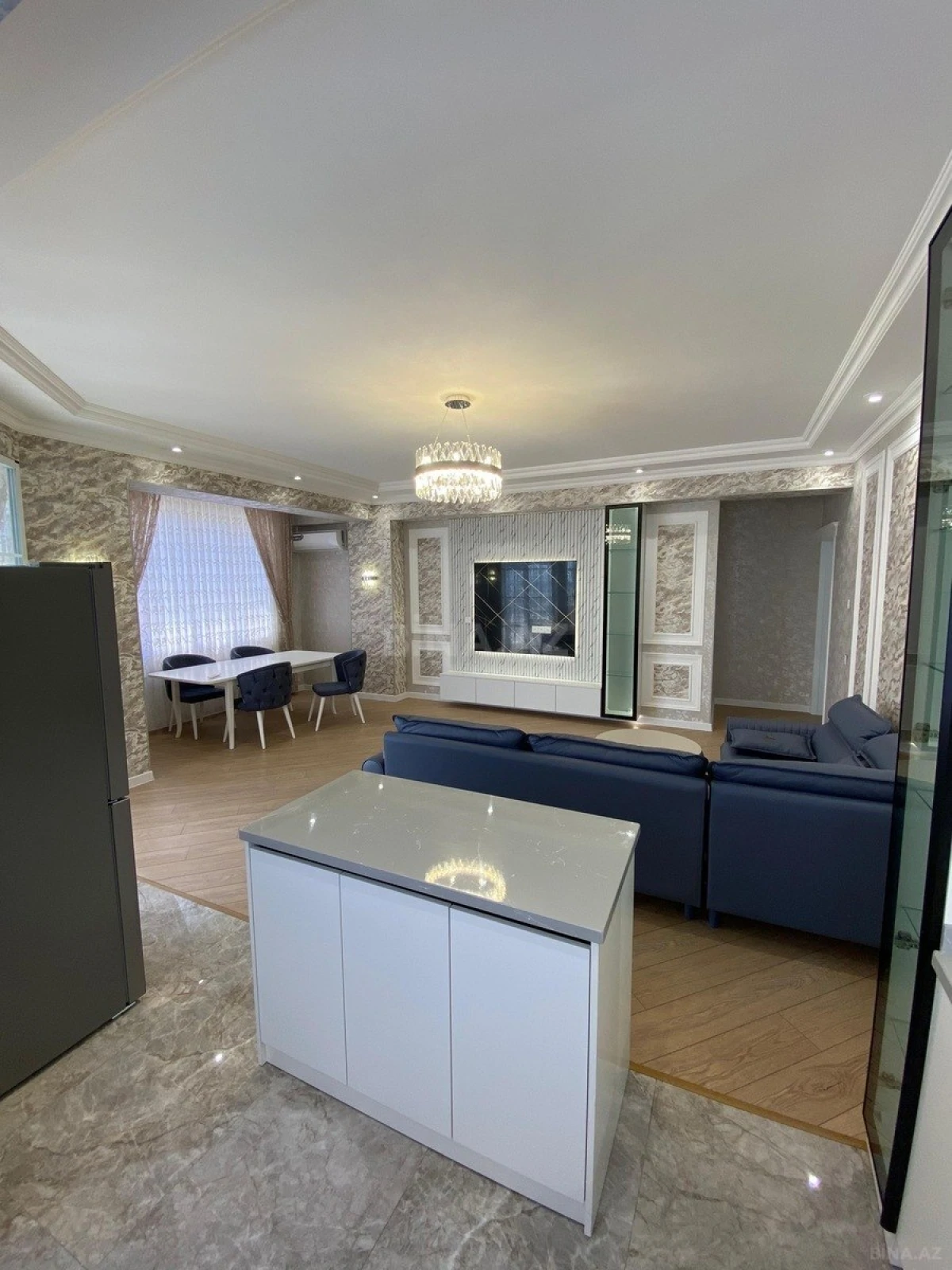 Satılır 3 otaqlı mənzil 131 m²