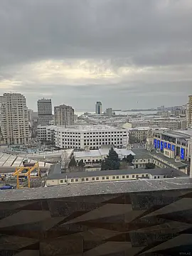 Satılır 3 otaqlı mənzil 131 m²