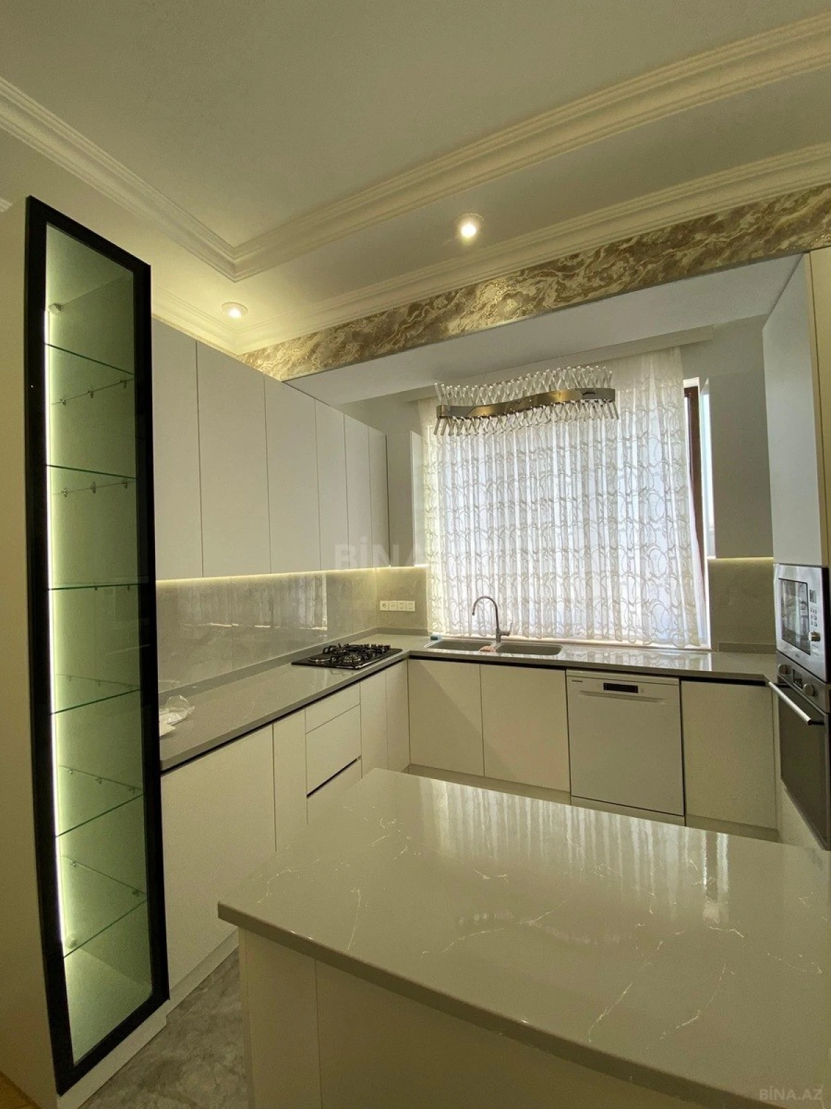 Satılır 3 otaqlı mənzil 131 m²