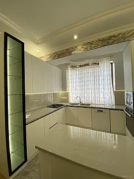 Satılır 3 otaqlı mənzil 131 m²