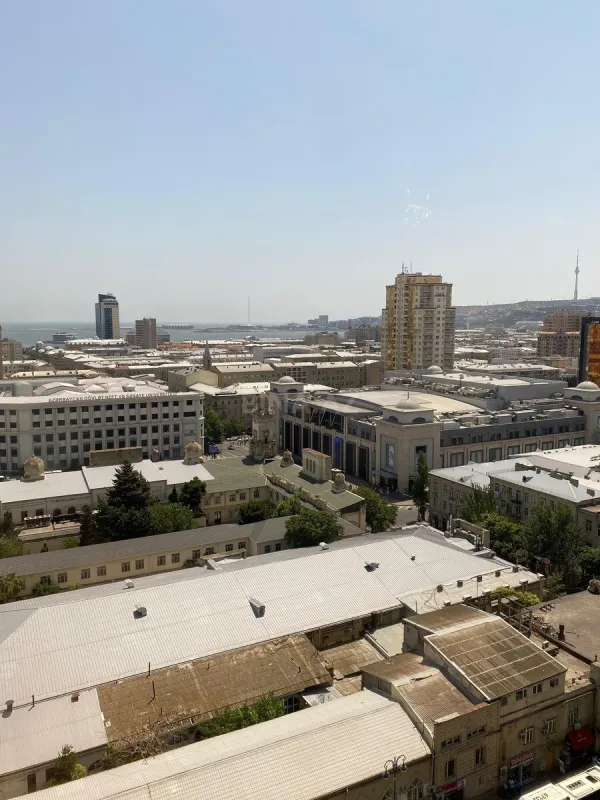 Satılır 3 otaqlı mənzil 131 m²