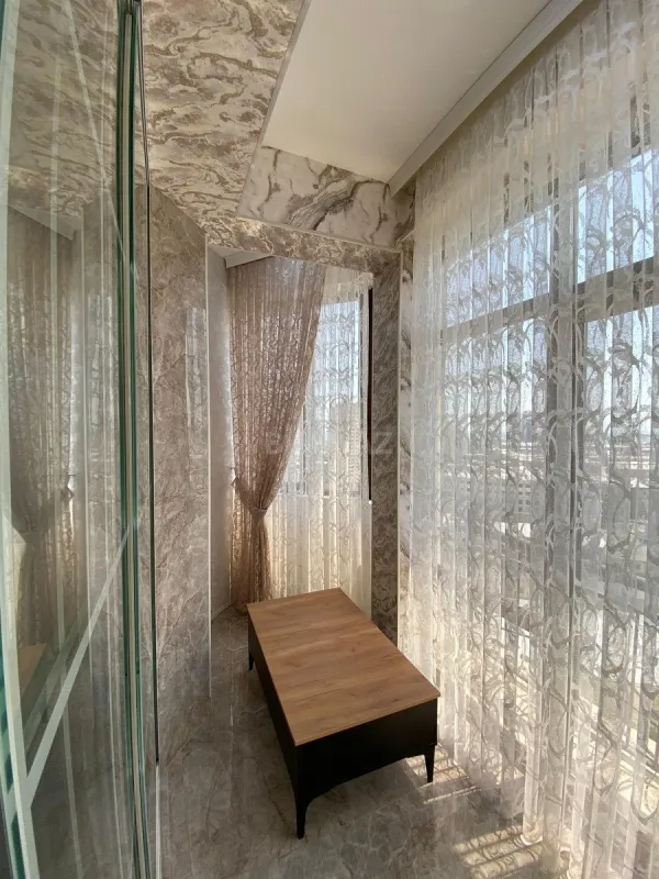 Satılır 3 otaqlı mənzil 131 m²