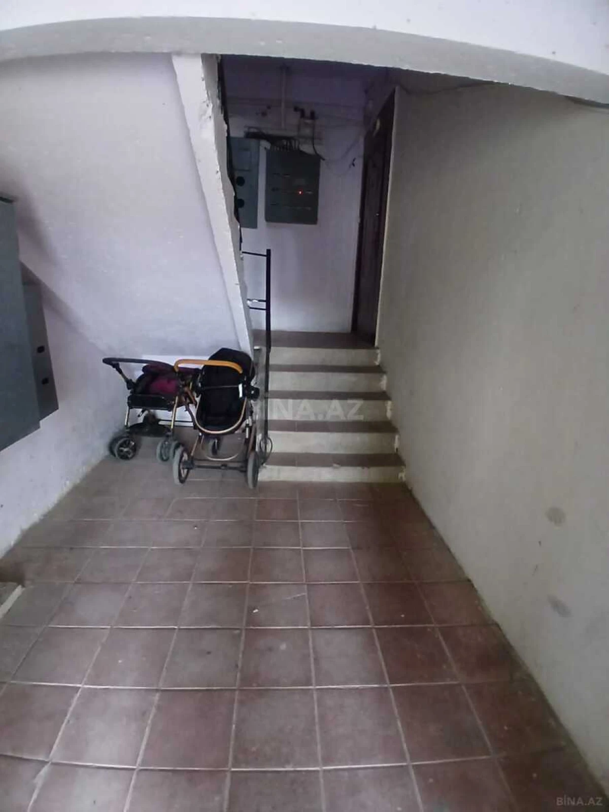 Satılır 5 otaqlı mənzil 100 m²