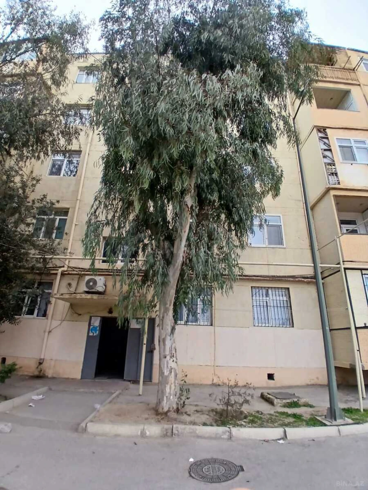 Satılır 5 otaqlı mənzil 100 m²