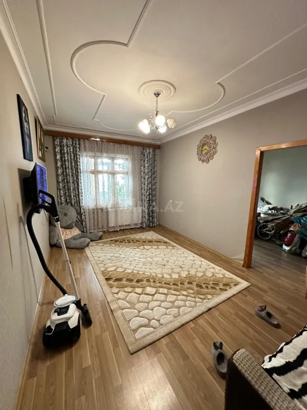 Satılır 5 otaqlı mənzil 110 m²