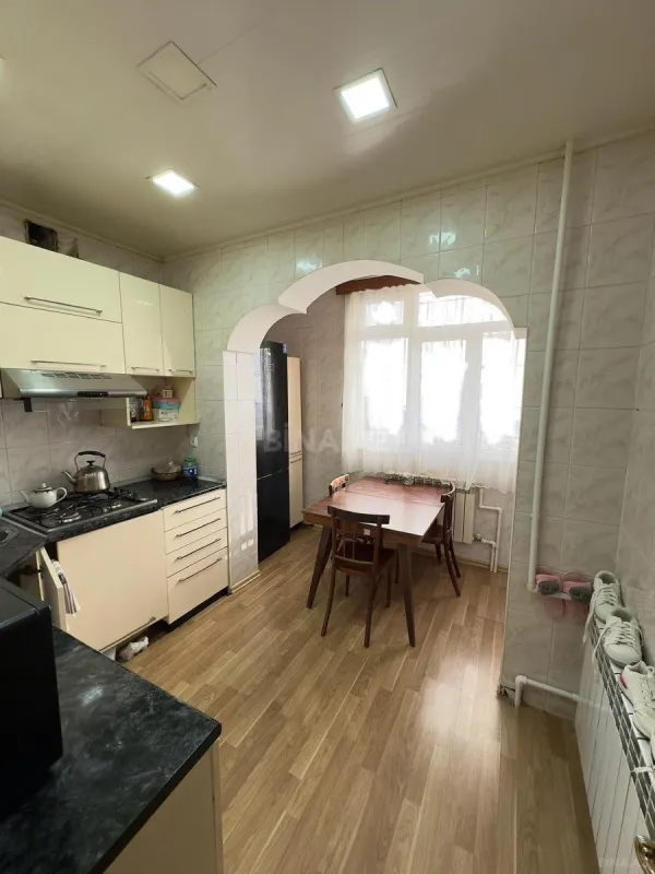 Satılır 5 otaqlı mənzil 110 m²