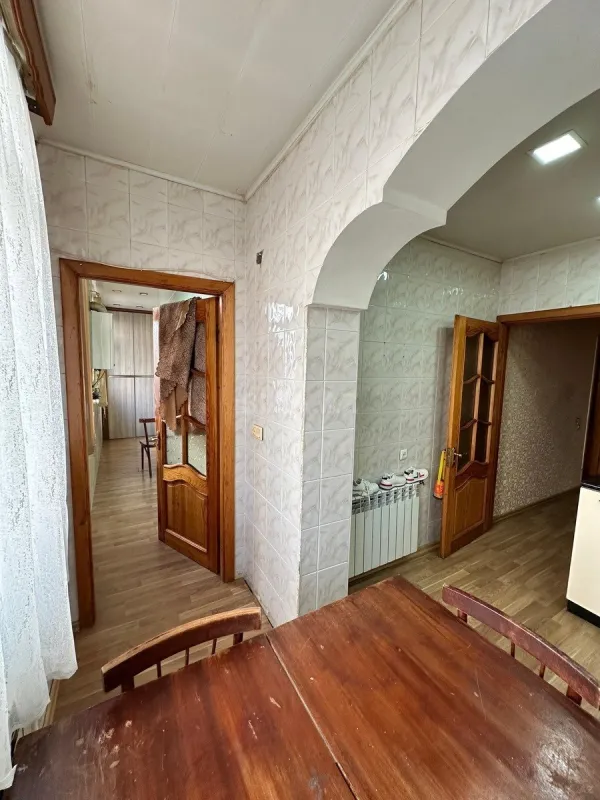 Satılır 5 otaqlı mənzil 110 m²