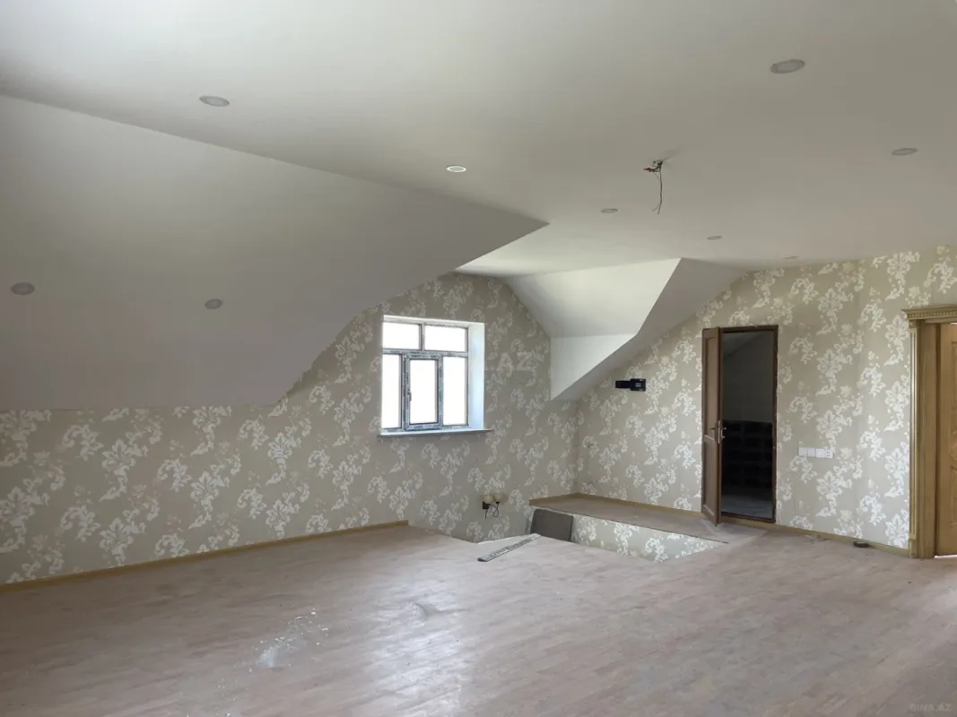 Satılır 6 otaqlı həyət evi 250 m²