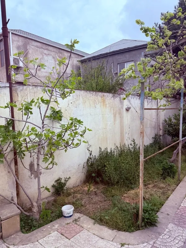 Satılır 4 otaqlı həyət evi 180 m²