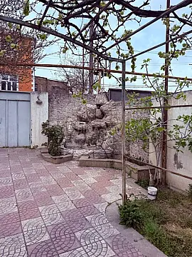 Satılır 4 otaqlı həyət evi 180 m²