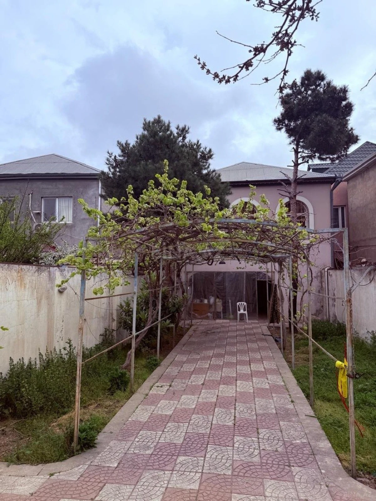 Satılır 4 otaqlı həyət evi 180 m²