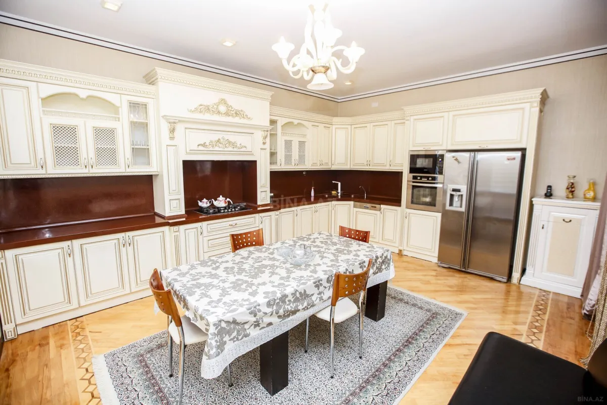 Kirayə verilir 8 otaqlı həyət evi 580 m²