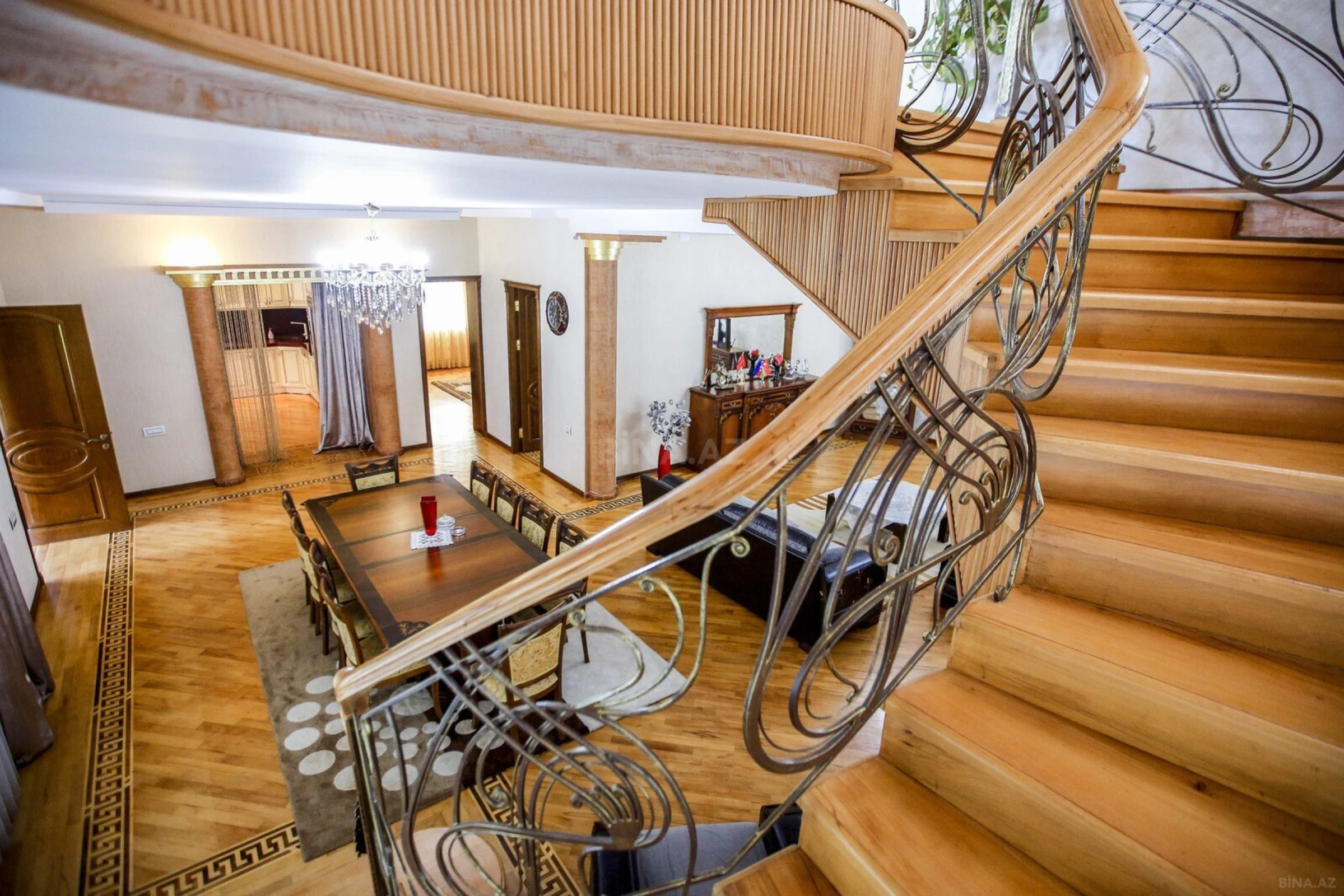 Kirayə verilir 8 otaqlı həyət evi 580 m²