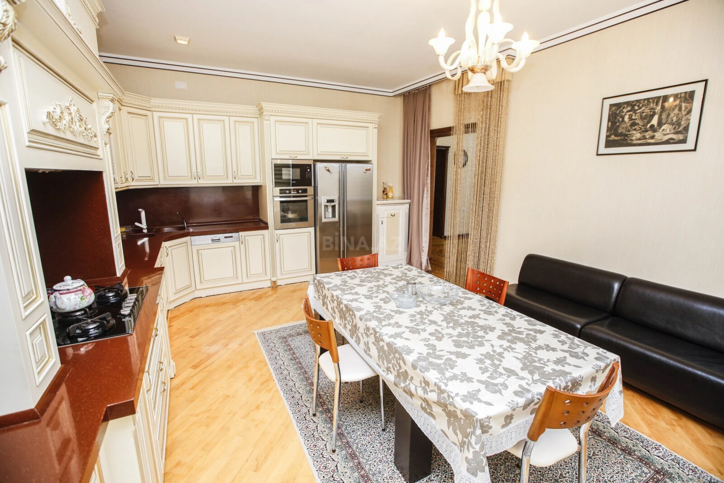 Kirayə verilir 8 otaqlı həyət evi 580 m²