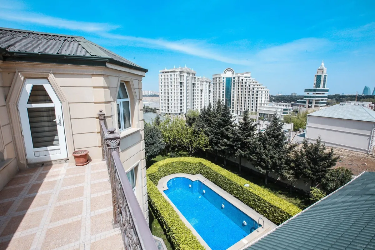 Kirayə verilir 8 otaqlı həyət evi 580 m²