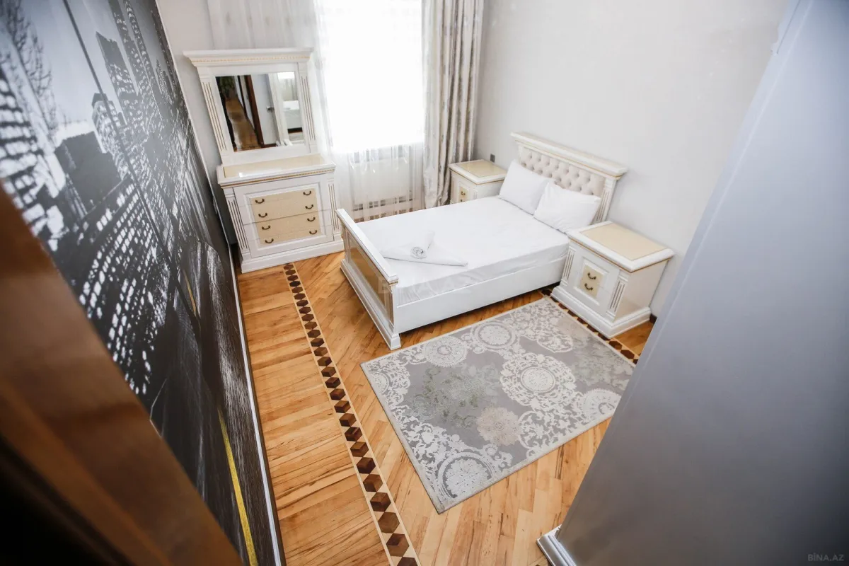 Kirayə verilir 8 otaqlı həyət evi 580 m²