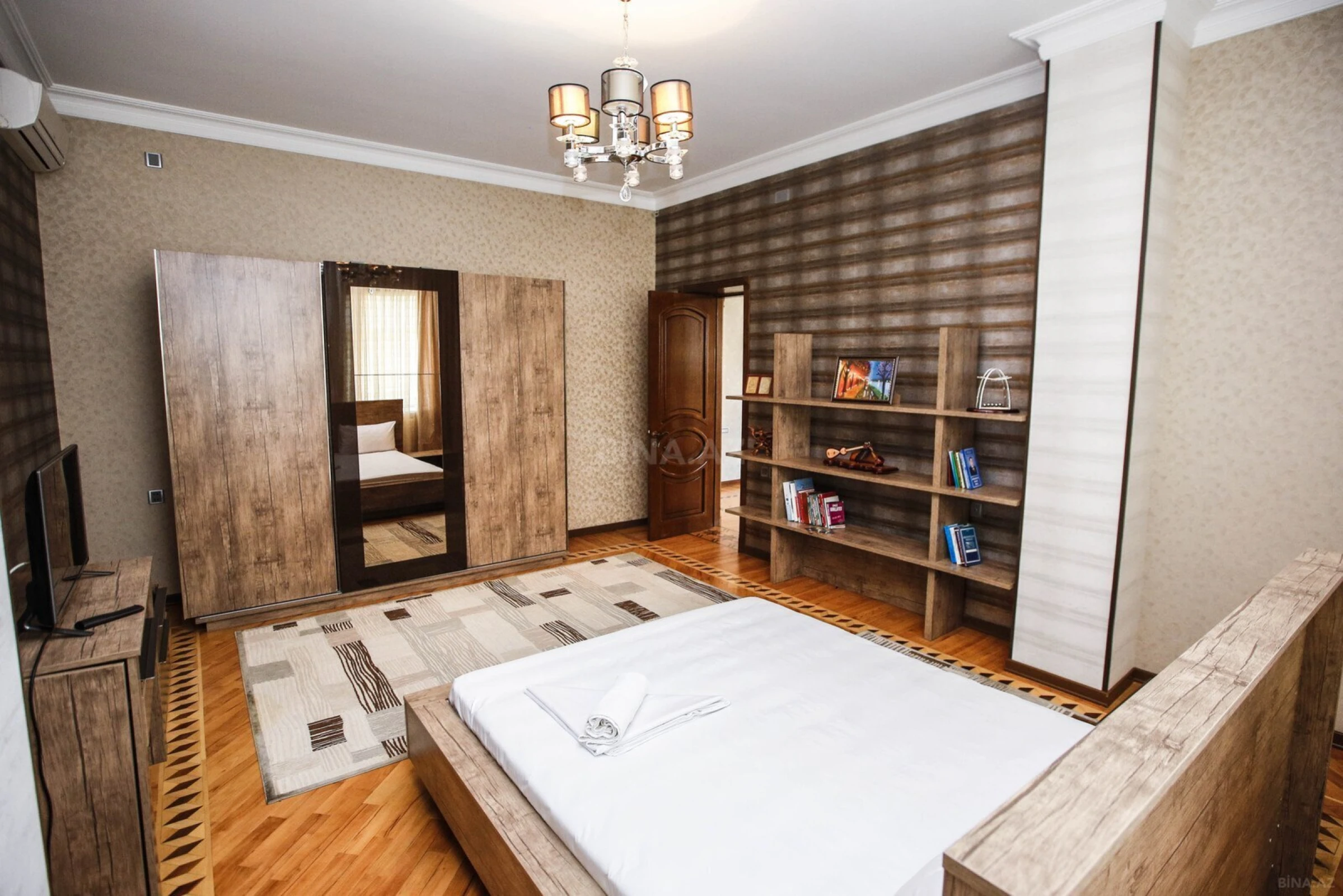 Kirayə verilir 8 otaqlı həyət evi 580 m²
