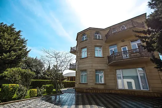 Kirayə verilir 8 otaqlı həyət evi 580 m²
