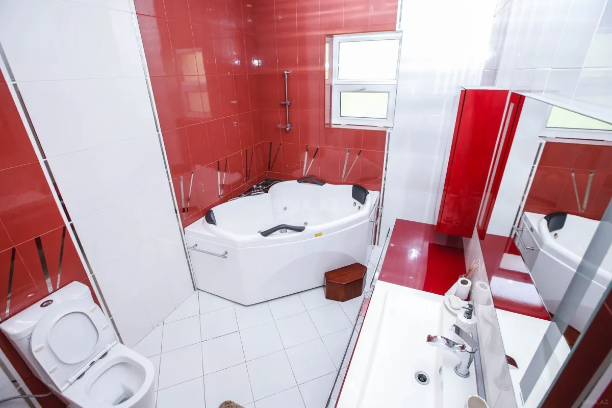 Kirayə verilir 8 otaqlı həyət evi 580 m²