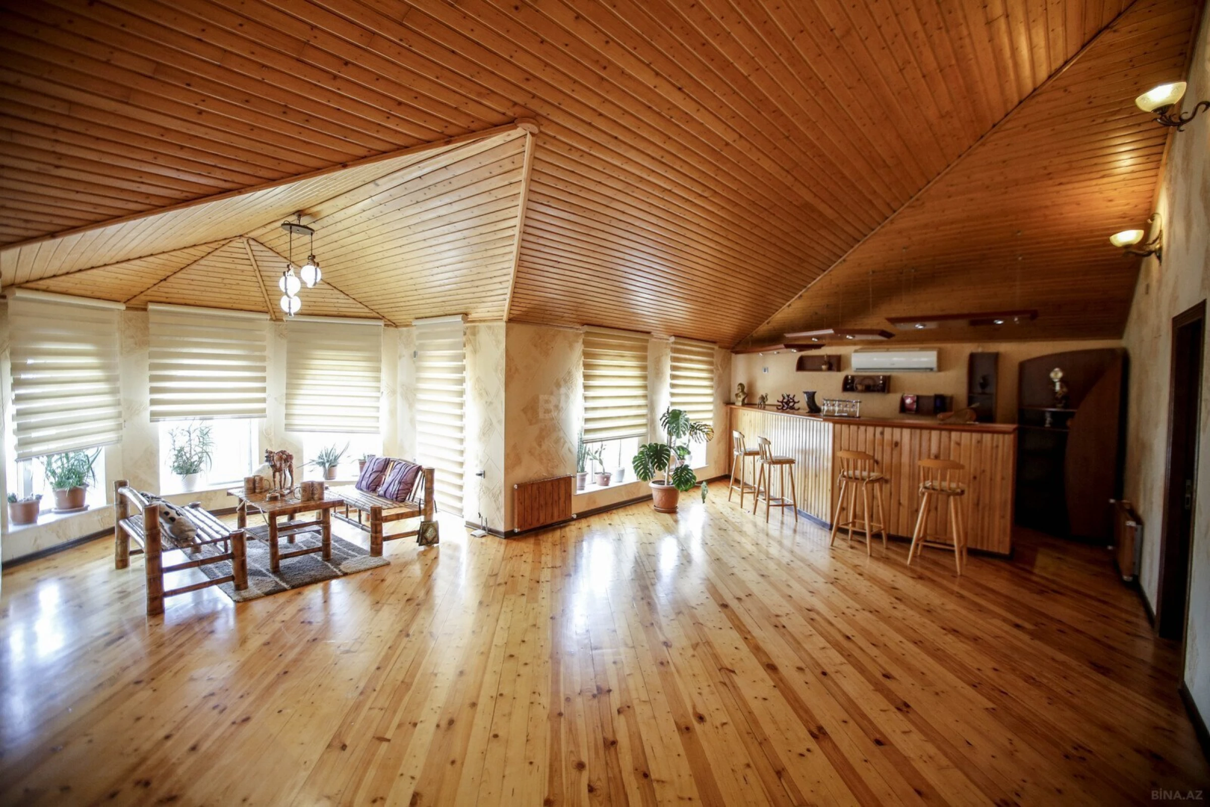 Kirayə verilir 8 otaqlı həyət evi 580 m²