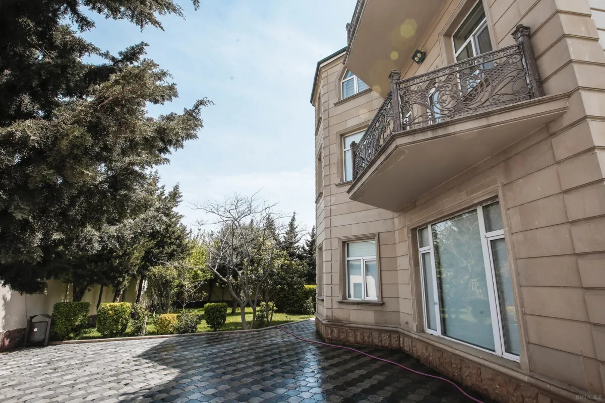 Kirayə verilir 8 otaqlı həyət evi 580 m²